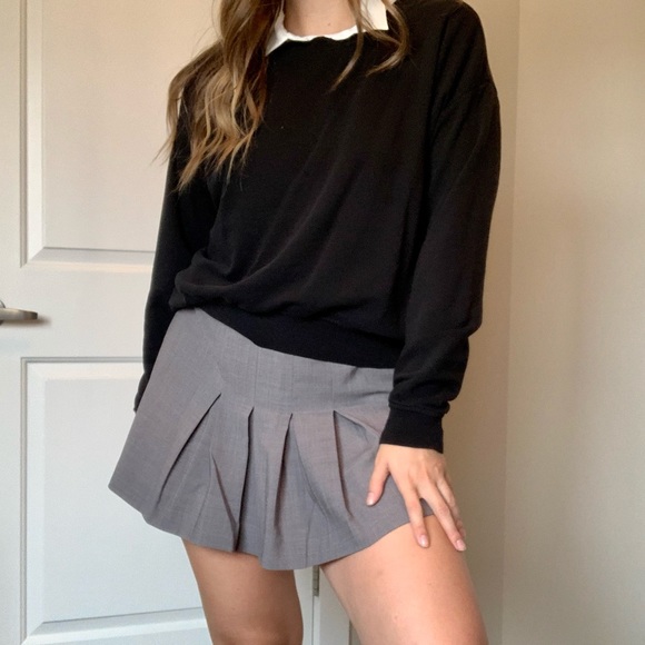 Aritzia Dresses & Skirts - Aritzia Y2K Pleated Mini Skirt